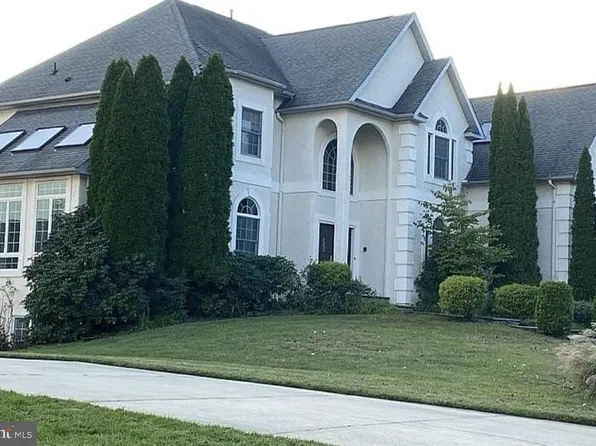 4 Carriage House Ct, Cherry Hill, NJ 08003