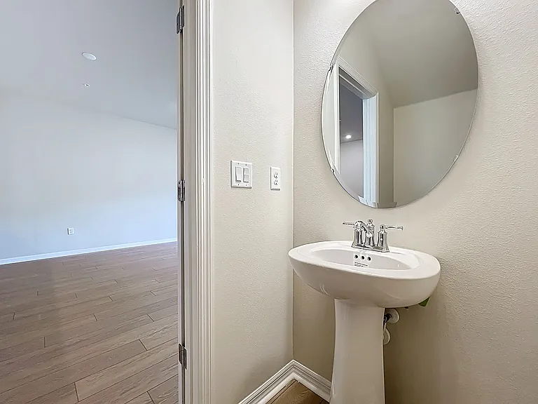 431 Meadowland Point — Photo 26