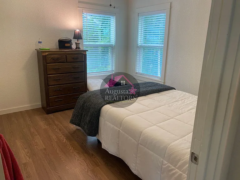 1482 Burger St — Photo 11