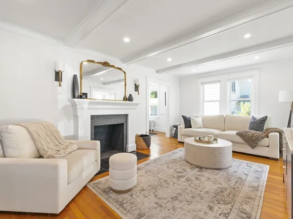 5 Intervale Rd, Wellesley, MA 02481