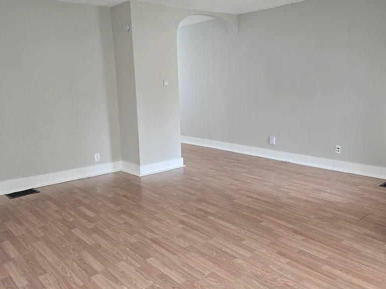 526 Columbus St — Photo 6