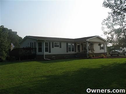 Great yard for kids, grandchildren or pets!