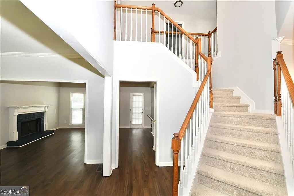 4 bed, 2.5 bath, 2196 sqft, $2,900 — Photo 2