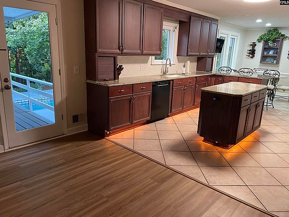 4th image of 2204 Bee Ridge Rd