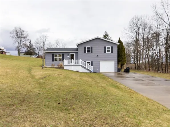 18 Country View Dr, Towanda, PA 18848