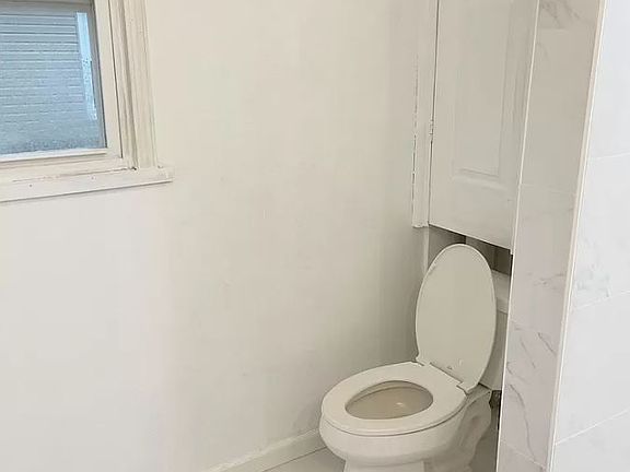 3rd image of 1919 Woodbridge Ave