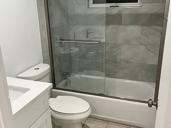 4th image of 1028 N Chestnut Ave #1