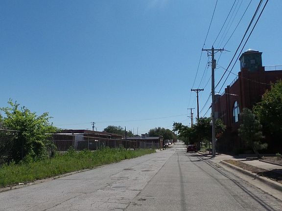 4th image of 815 W Daggett Ave #A