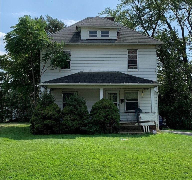 1st image of 225 E Laclede Ave