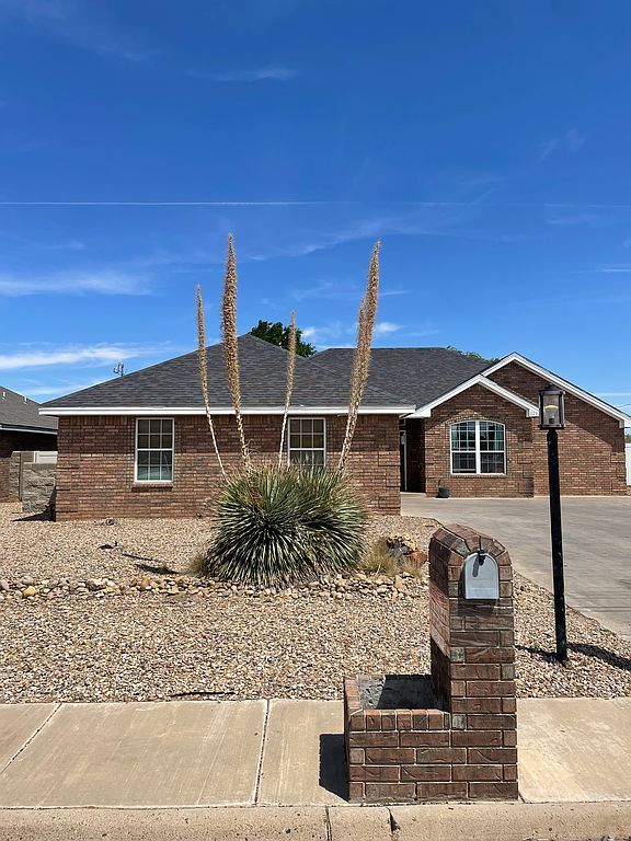 2202 W University Dr - Property Image