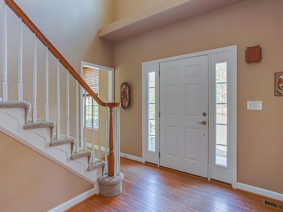 4th image of 41 Maplewood Dr