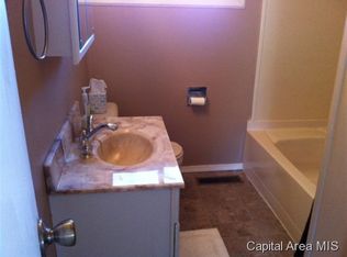 3312 Saxony Rd, Springfield, IL 62703