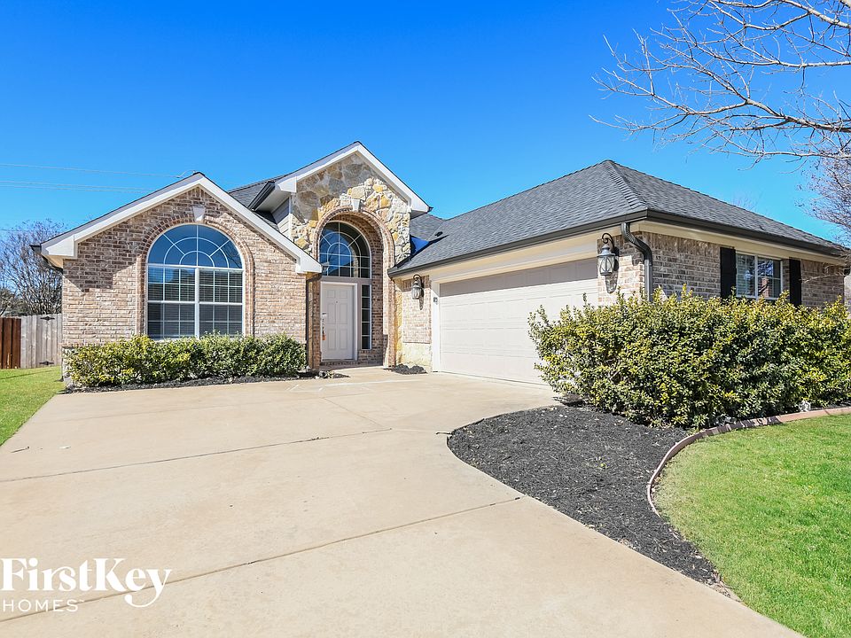 1st image of 3001 Glenbrook Dr