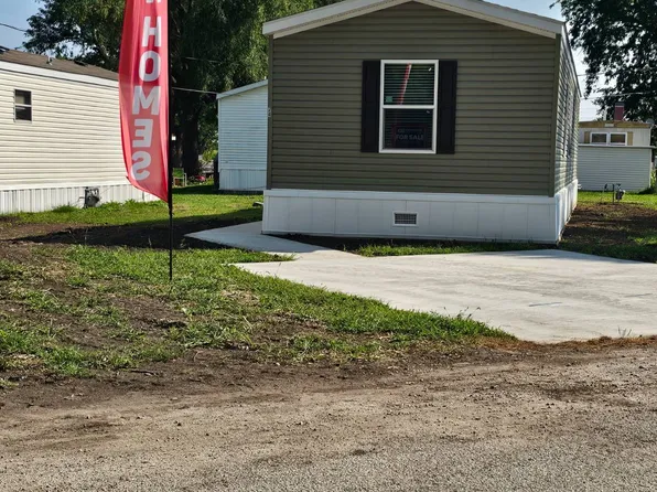 74 Slavik Ave, Pontiac, IL 61764
