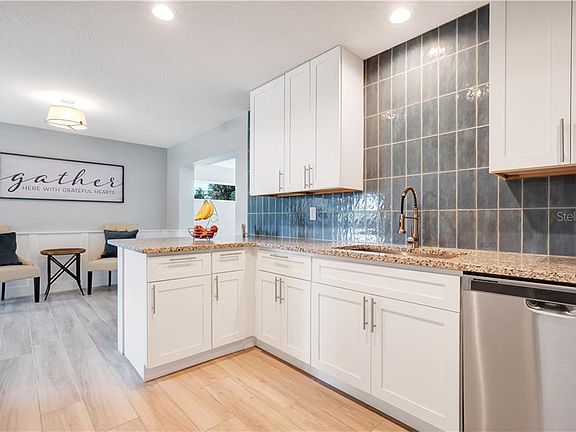5th image of 248 Abbeyville St