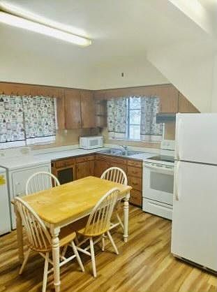 3rd image of 462 Winsley St #1