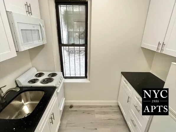 220 East 52nd Street image 1 of 6