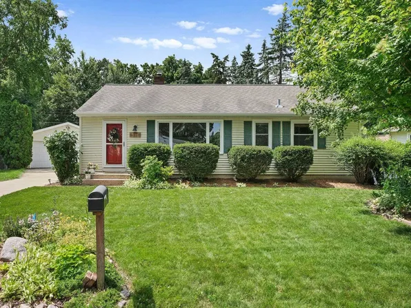 5325 Oak Crest Pl, Madison, WI 53705