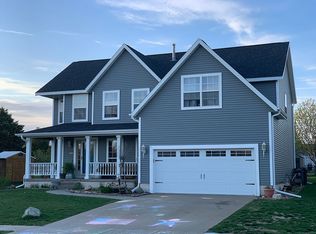 7931 Foxfield Dr NE, Cedar Rapids, IA 52402