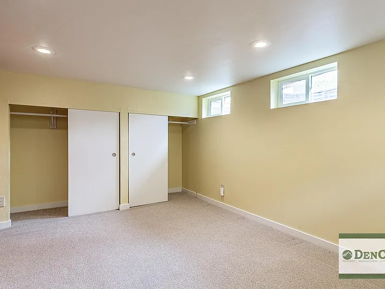 1402 S York St — Photo 17