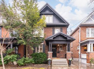 19 Rowland St, Toronto, ON M6P1M2