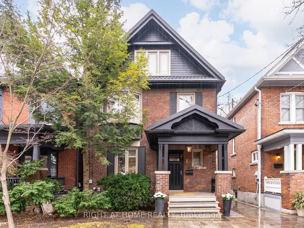 19 Rowland St, Toronto, ON M6P 1M2