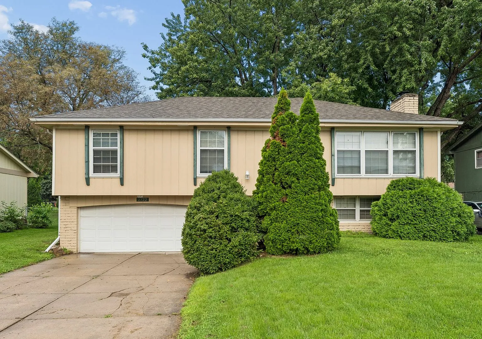 Fantastic Central Omaha 3-bed, 2.5-bath Home — Photo 1
