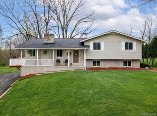 771 Edgewood Dr, Rochester, MI 48306