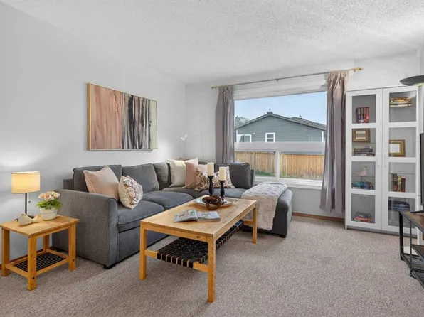 179 E Pinecliff Close NE, Calgary, AB T1Y 4N4