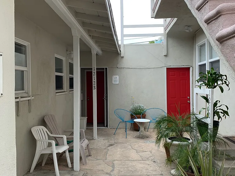 1210 Michigan Ave — Photo 13