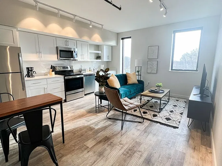Briar Grove Apartments (Building D) — Photo 10