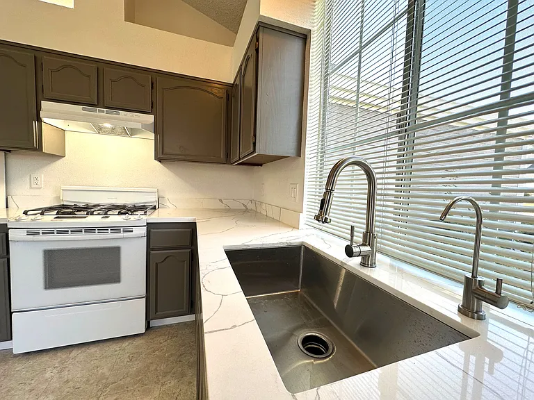 528 Fuchsia Dr — Photo 17