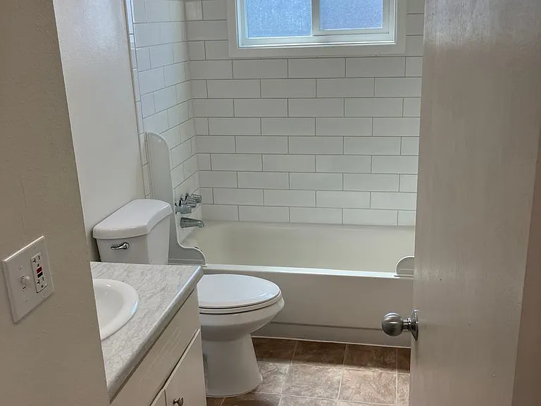 503 E Reserve St — Photo 6