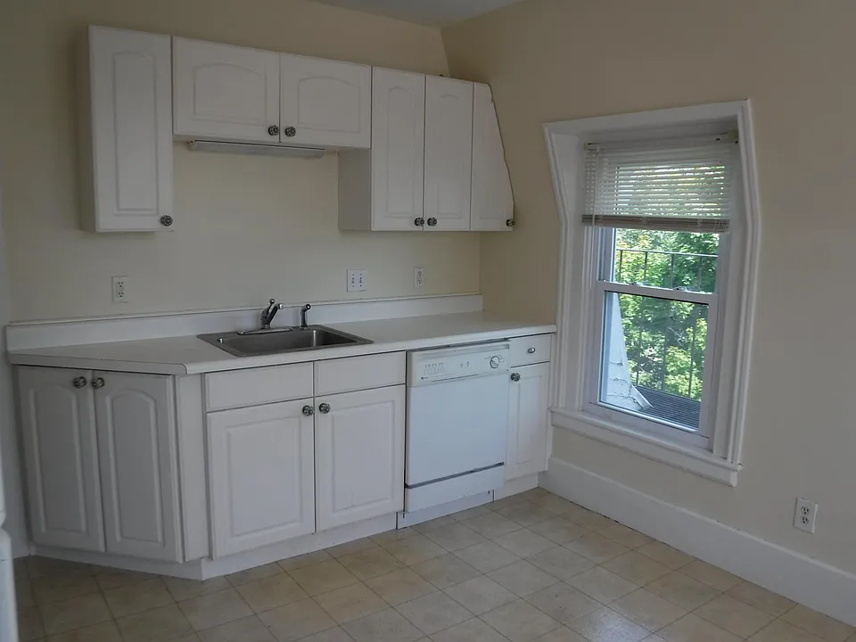44 Phillips St #4