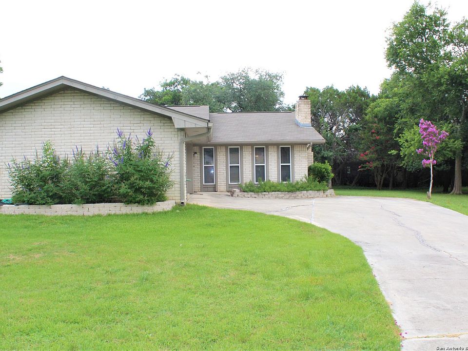 1st image of 125 Secluded Oaks Ln