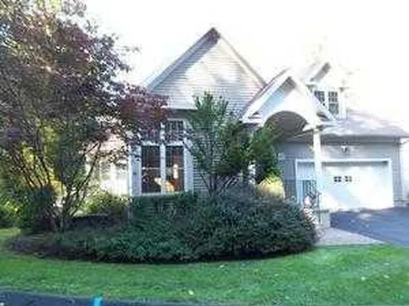 33 Brettonwood Dr, Simsbury, CT 06070