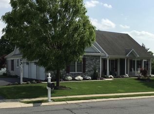 203 Fieldgate Dr, Lancaster, PA 17603