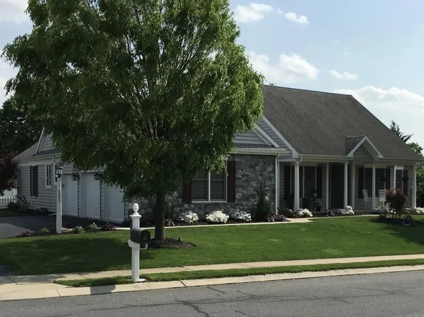 203 Fieldgate Dr, Lancaster, PA 17603