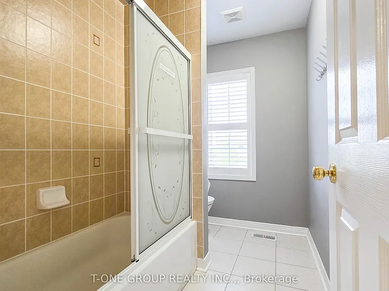 106 Castleglen Blvd — Photo 26