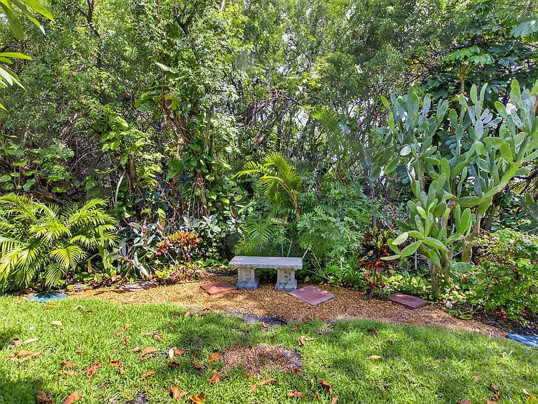 1041 Kokomo Key Ln — Photo 32