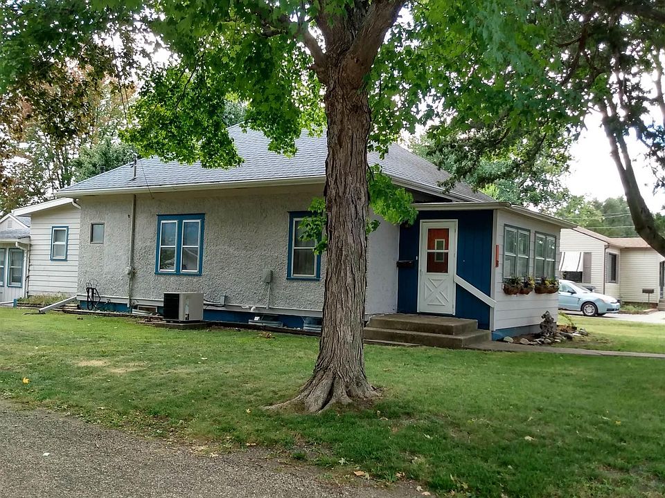 2nd image of 916 9th Ave E
