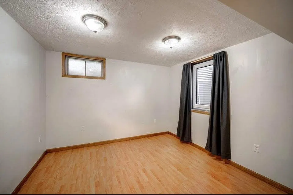 4 bed, 1000 sqft, $1,600 — Photo 3