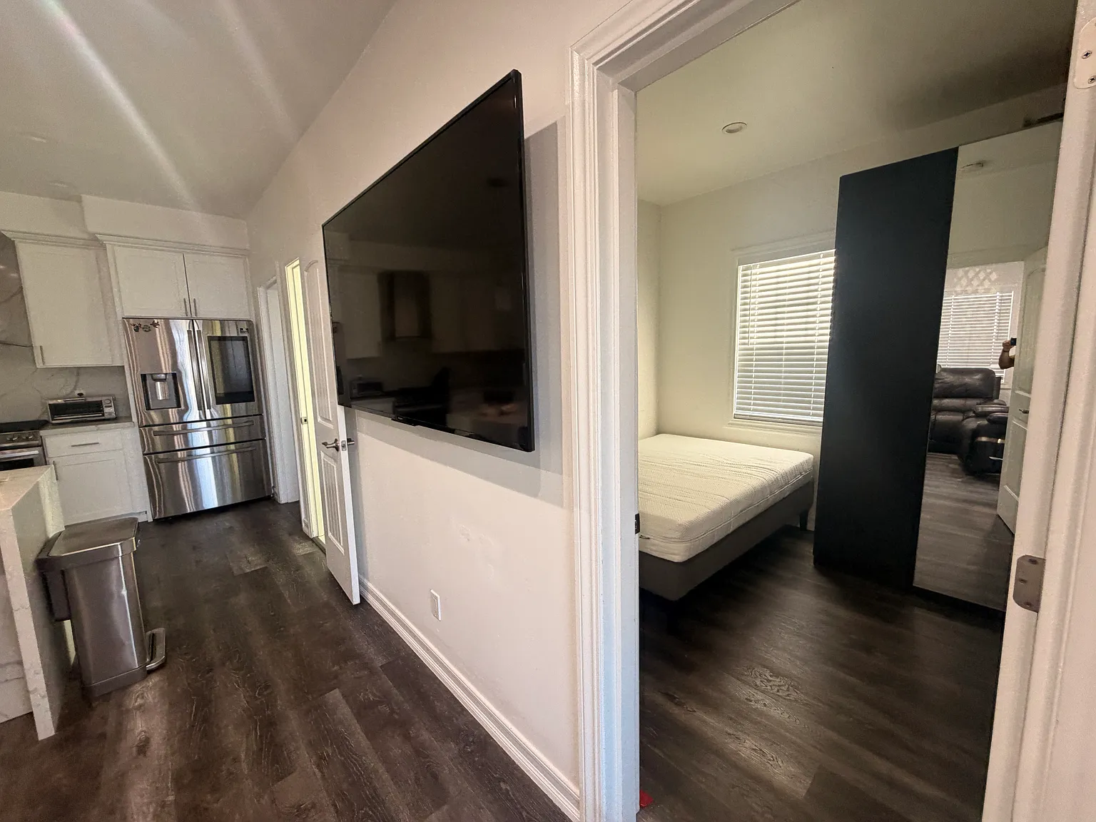 2 bed, 700 sqft, $2,999 — Photo 4