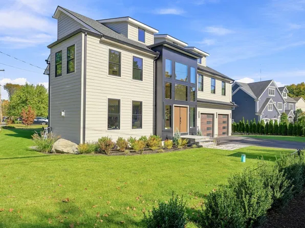 8 Noanett Rd, Needham Heights, MA 02494