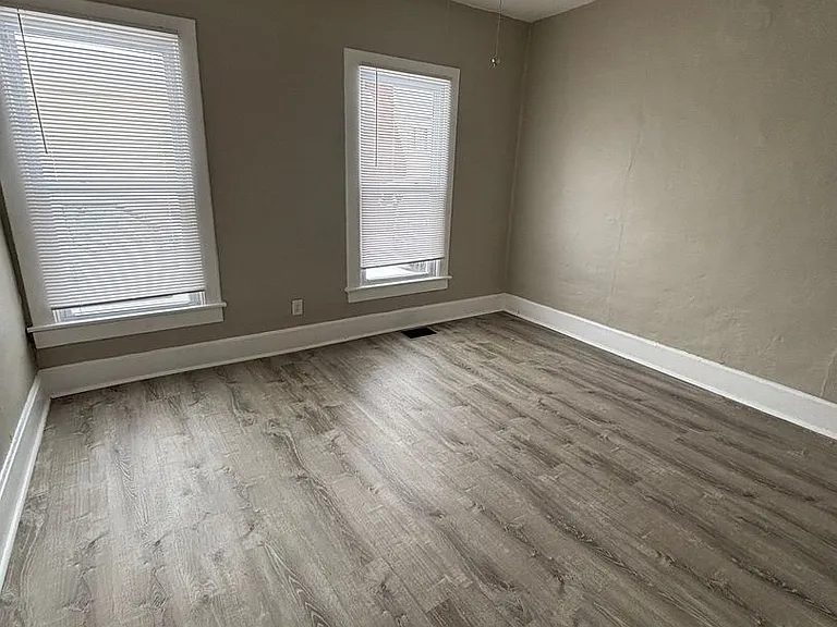 122 Fairlawn Ave — Photo 9