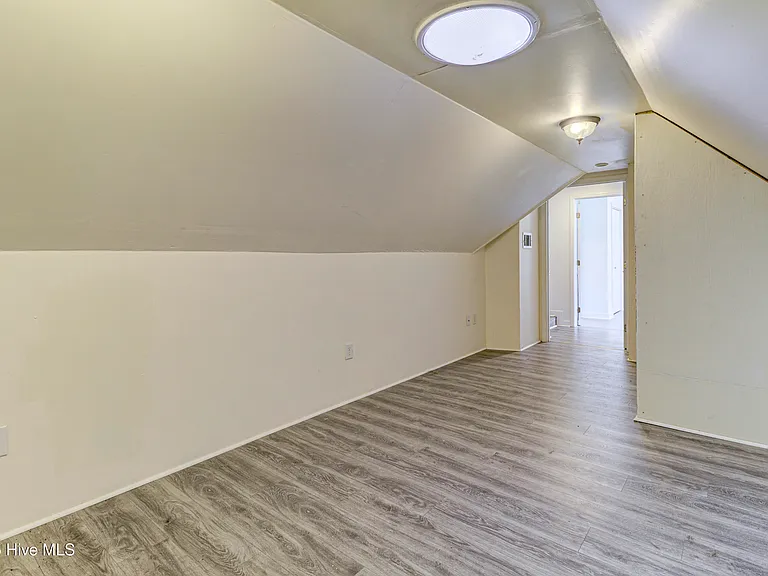 613 Clarendon Ave — Photo 48