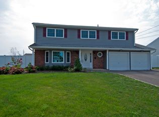 74 Robbins Ave, Babylon, NY 11702