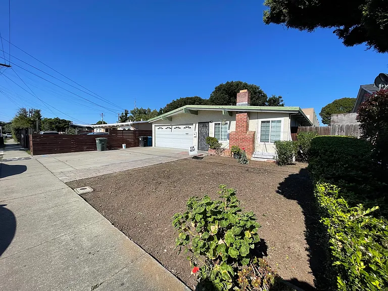 2640 Illinois St — Photo 30
