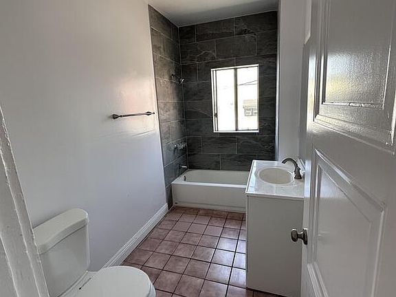 5th image of 1278-02 N Wilton Pl