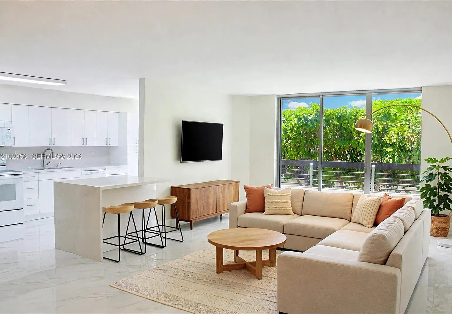 Mystic Pointe Condo No Th — Photo 2